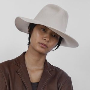 NWT CLYDE WIDE BRIM PINCH HAT IN ALABASTER ANGORA